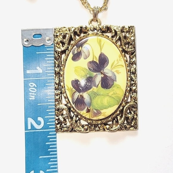 1960s VIOLETS MILK GLASS PENDANT NECKLACE - Picture 6 of 8